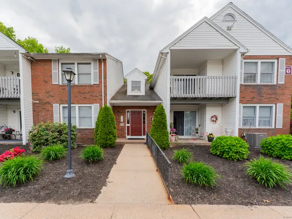 6 Concorde Way #B5, Windsor Locks, CT 06096