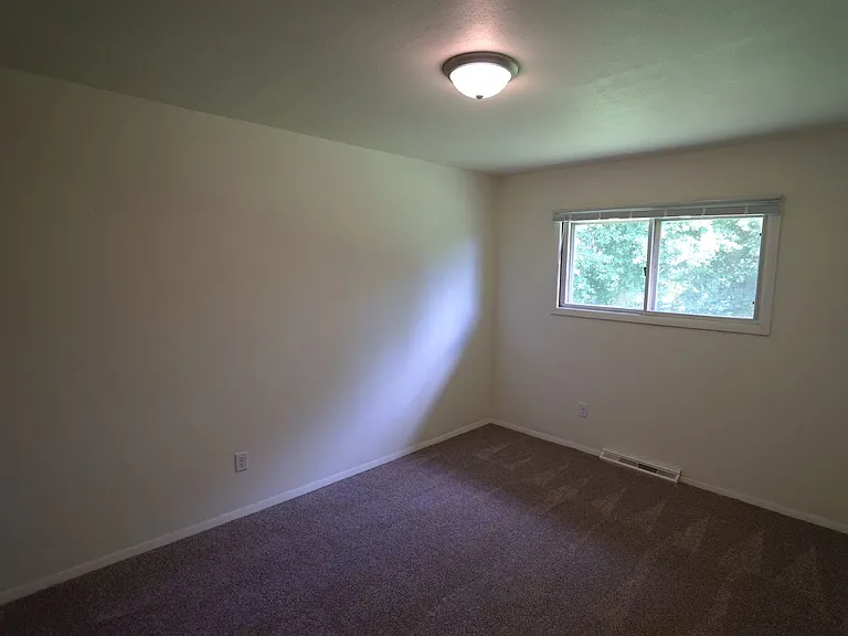 2410 Valley St — Photo 9