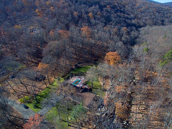 5th image of 250 Dogwood Ln