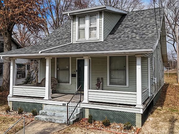 2nd image of 207 Kenwood St