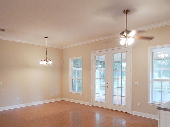 5th image of 603 NW Blackberry Cir
