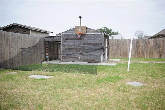 322 Valencia Dr — Photo 12