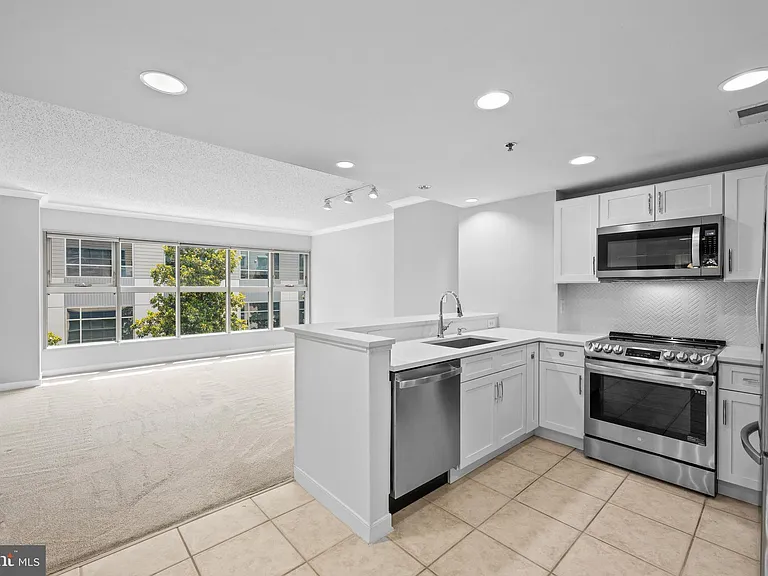 777 7th St NW #1021 — Photo 3