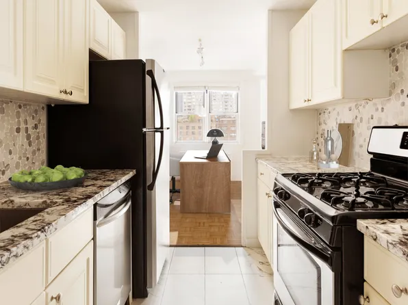 525 East 82nd Street image 12 of 27