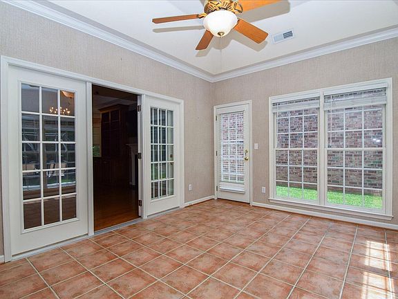 3rd image of 3348 Somercroft Ct SW