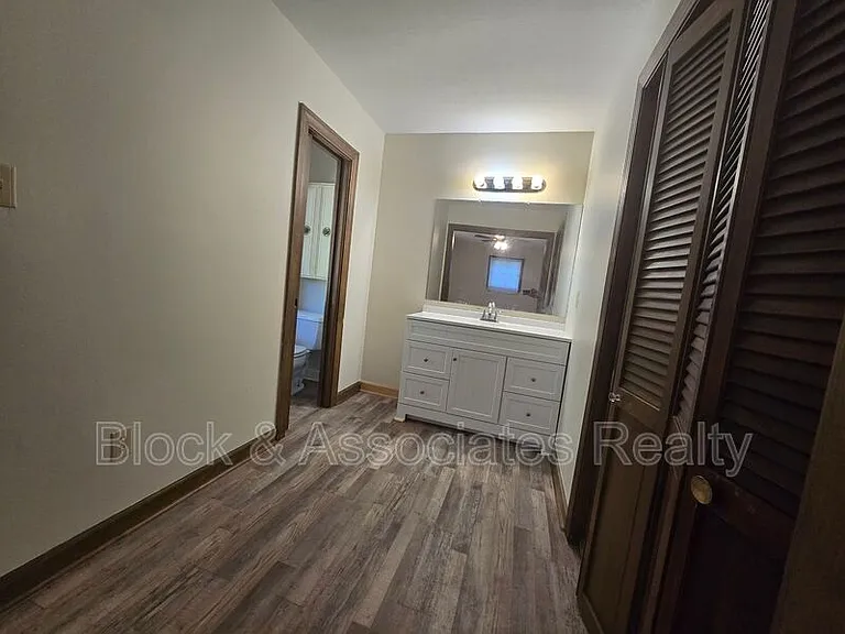 1194 Ingram Dr — Photo 22