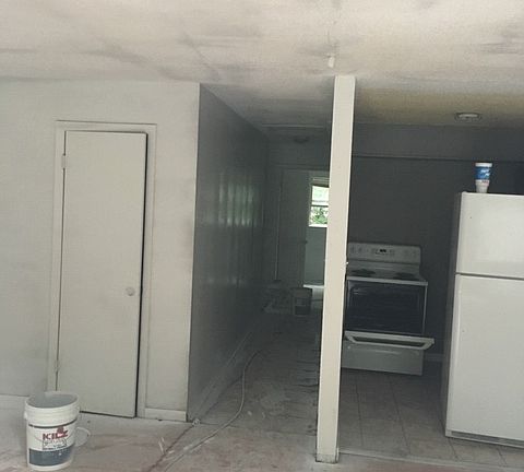 2nd image of 525 W Crawford St