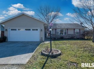 9514 W Lake Camelot Dr, Mapleton, IL 61547