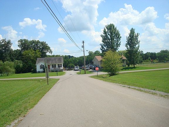 4th image of 1002 Dellrose Dr