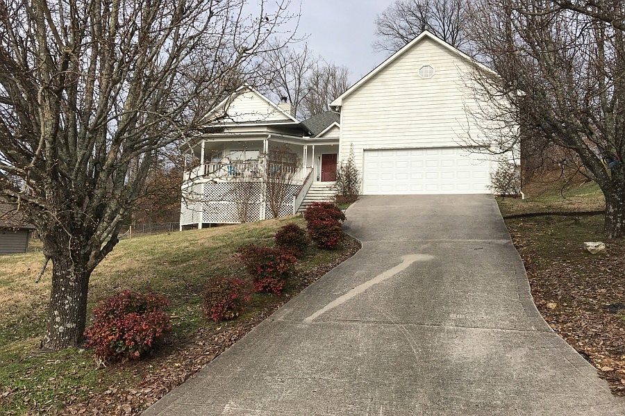 1st image of 4301 Foothills Dr