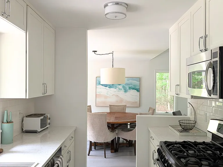 Glenview Dr — Photo 8