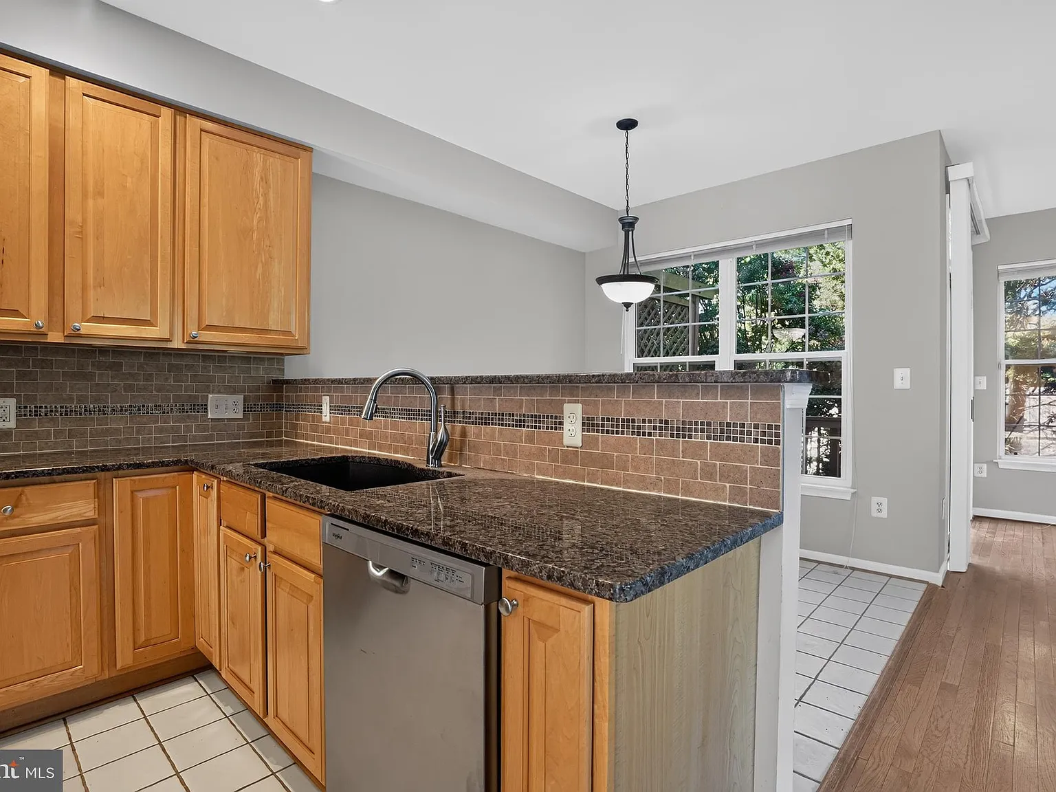 4 bed, 3.5 bath, 1880 sqft, $4,295 — Photo 4