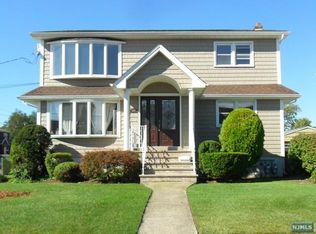 434 Steinway Rd, Saddle Brook, NJ 07663