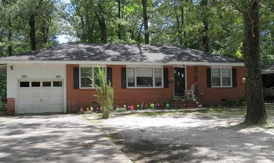 115 Dewey St