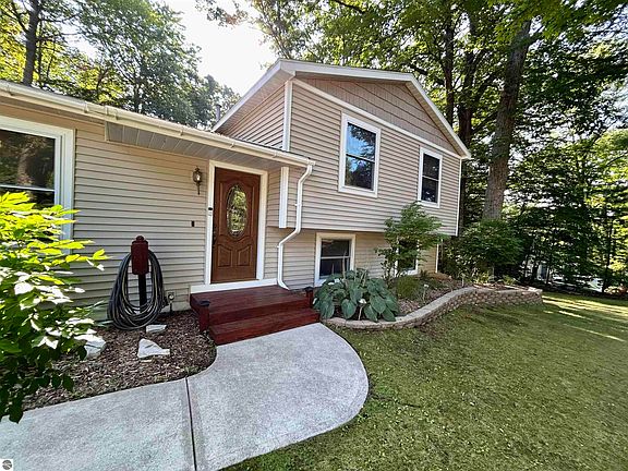 2nd image of 20854 Red Oak Dr