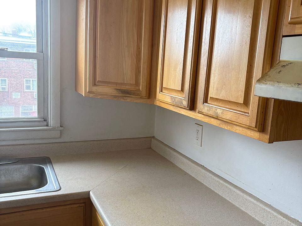 2nd image of 501 North Ave E
