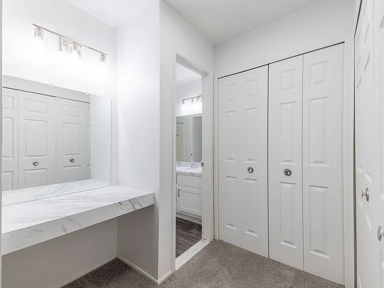 Knollwood Village Apartments — Photo 28