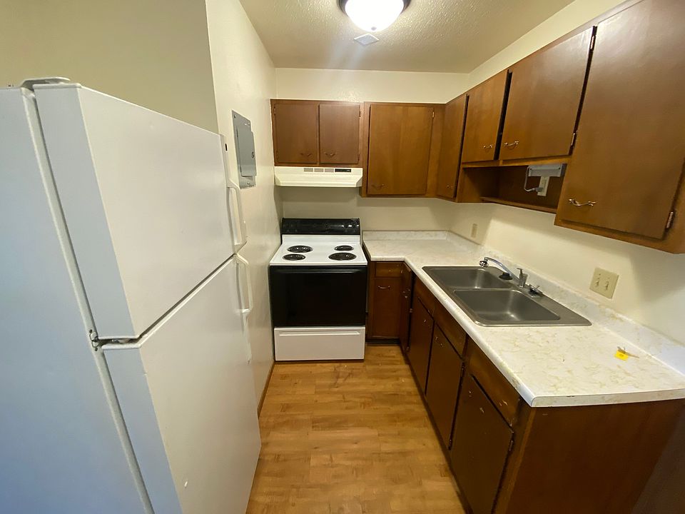 2nd image of 424 11th St N #1