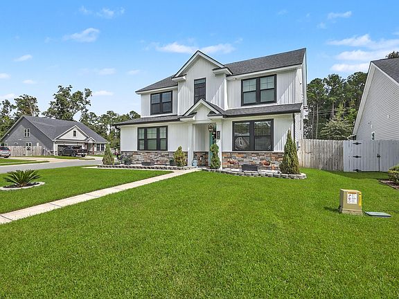 3rd image of 201 Whirlaway Dr