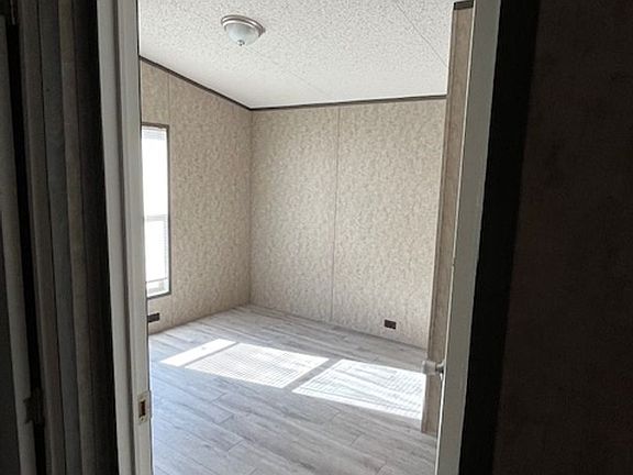 4th image of 3900 Lenore Dr #189
