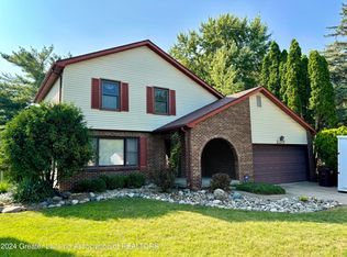 2217 Beacon Hill Dr, Lansing, MI 48906
