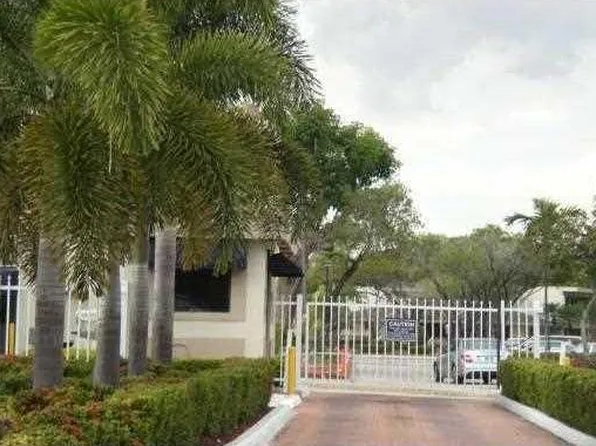 7787 SW 86th St #211, Miami, FL 33143