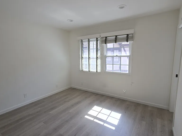 11940 Weddington St #16 — Photo 31