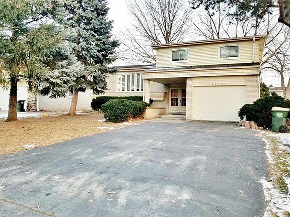 3rd image of 9827 N Lauren Ln