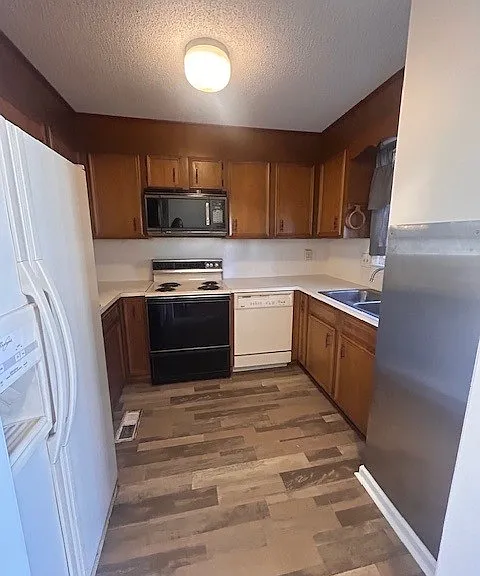 133 Columbine Dr #113 — Photo 8