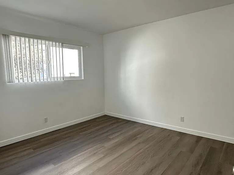 Sepulveda Apartments — Photo 49