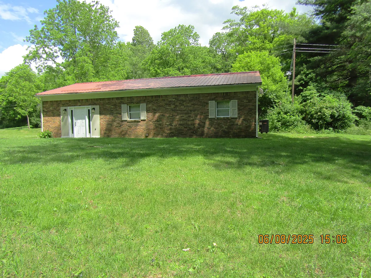 Building Photo - 188 Squire Dr