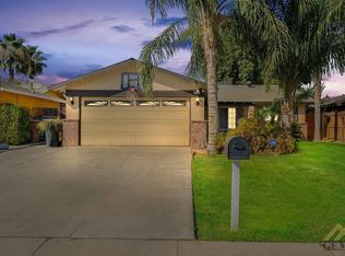 212 Lois Ln, Bakersfield, CA 93307