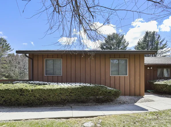 44 Churchill Crst Unit 44, Pittsfield, MA 01201