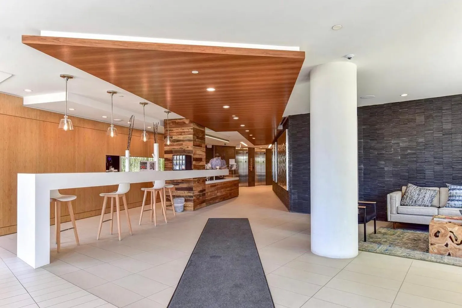 525 Water St SW — Photo 2
