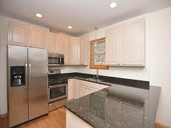 2nd image of 3316 N Damen Ave