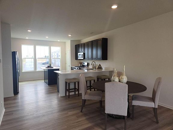5th image of 1081 Moraine Dr