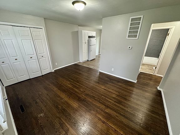 3rd image of 1521 W 22nd Ter