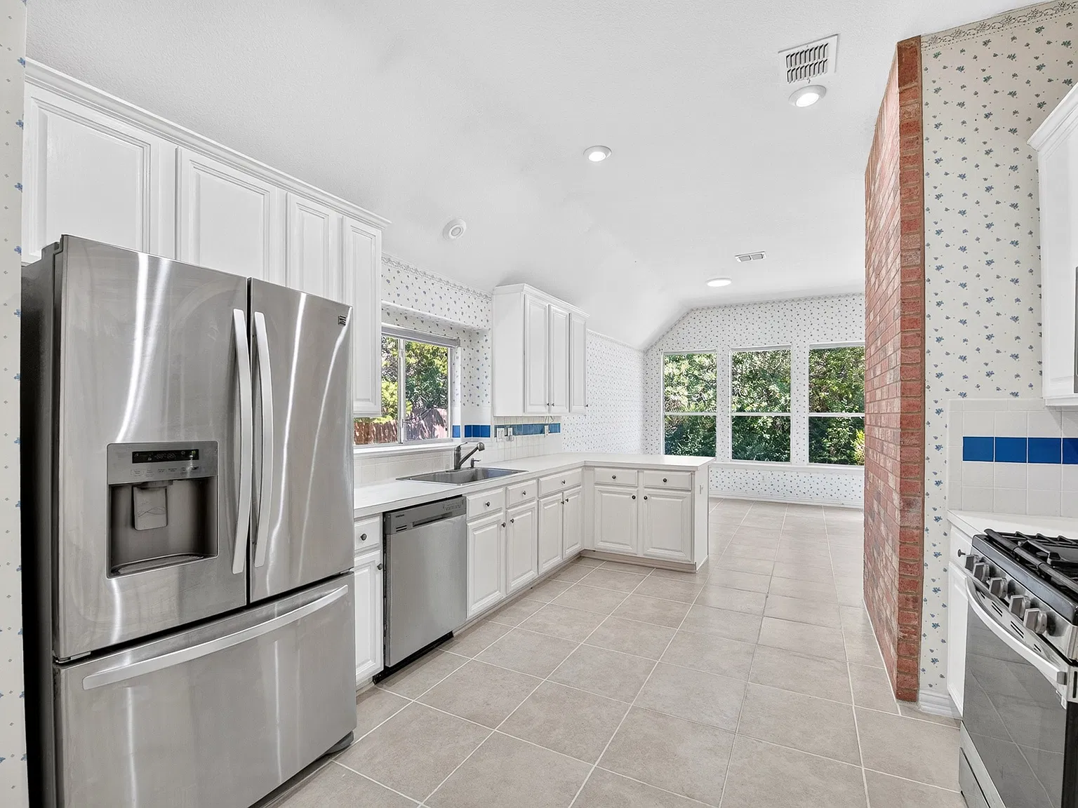 4 bed, 2148 sqft, $2,600 — Photo 3