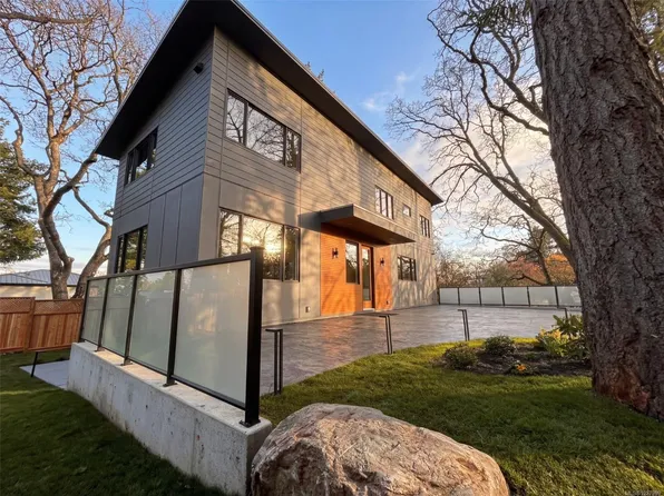 1750 Lyman Duff Ln, Victoria, BC V8S 5K3