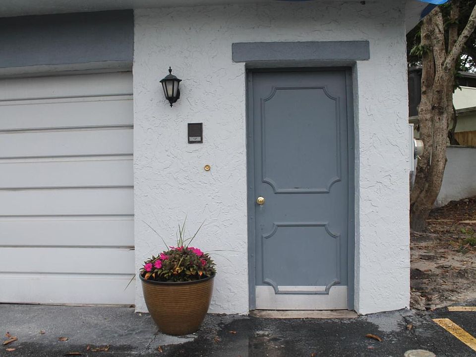 1st image of 14449 Burgundy Sq