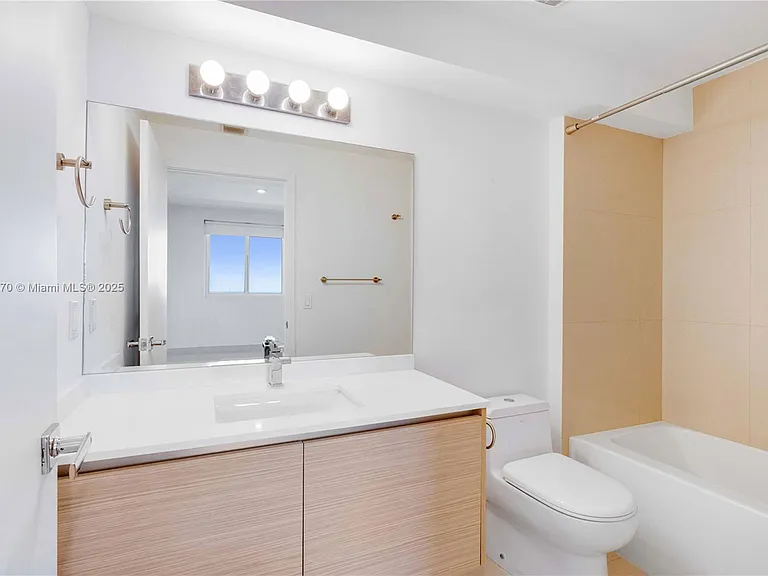 600 NE 27th St #3102 — Photo 24