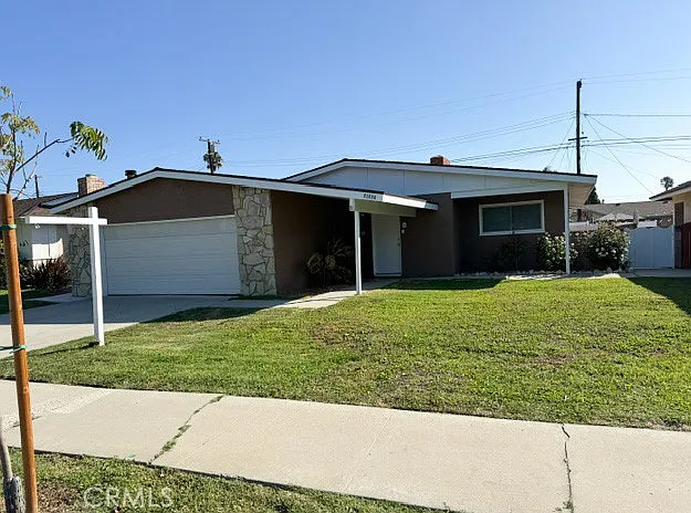 23228 Evalyn Ave — Photo 1
