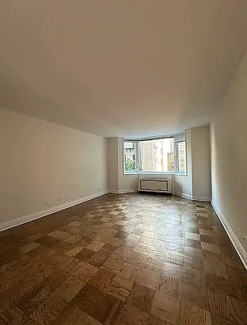 Building Photo - 400 E 71st St #9V