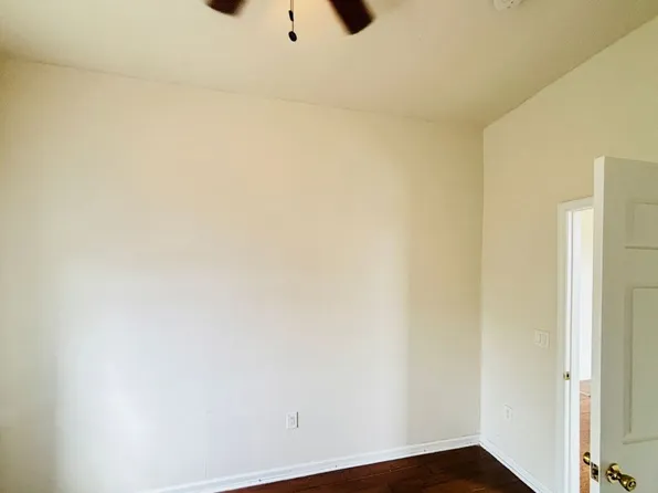 966 Summit Avenue image 6 of 9