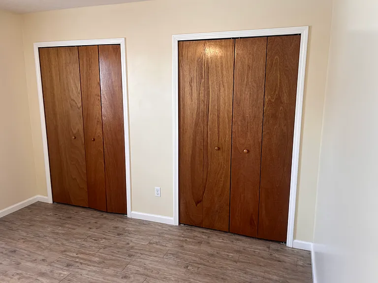100 Lisa Dr #11 — Photo 7