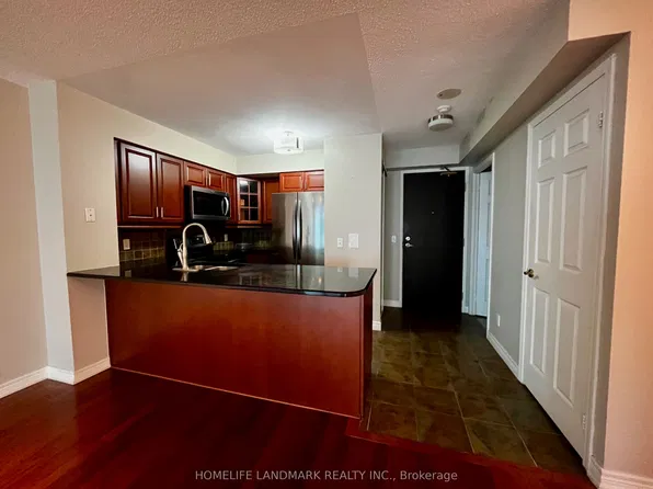 30 Grand Trunk Cres, Toronto, ON