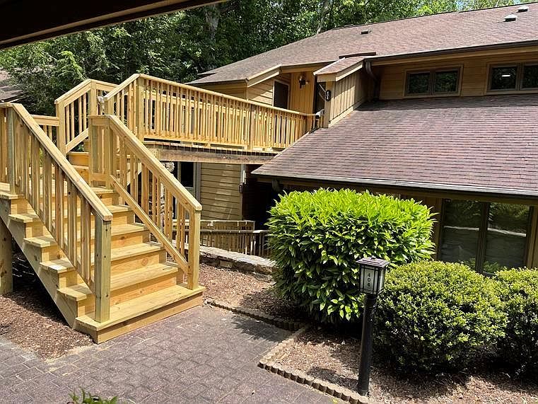 1st image of 404 Live Oak Ln #404
