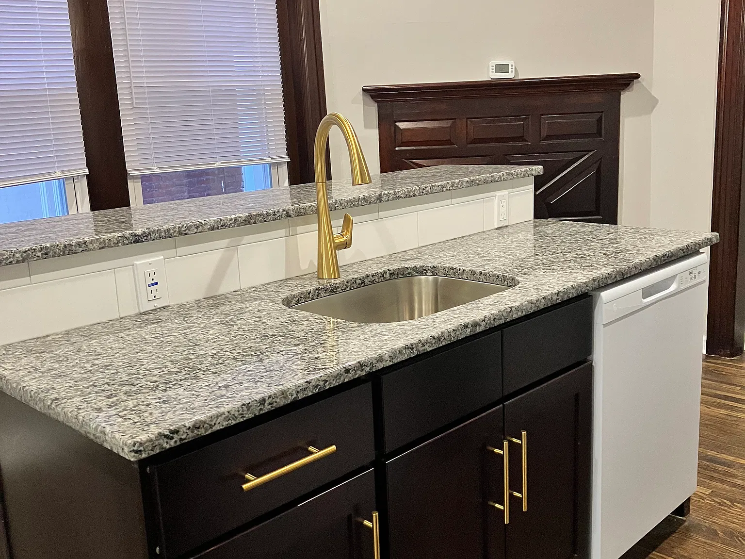 2 bed, 800 sqft, $1,600 — Photo 2