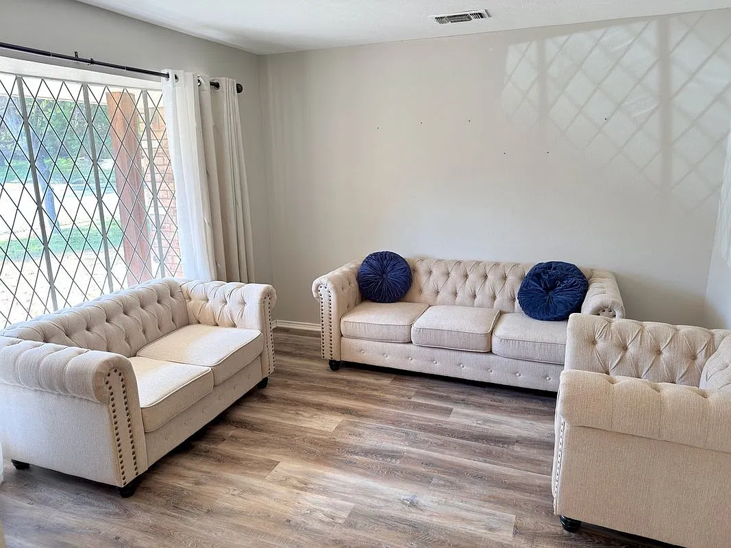 4 bed, 3.0 bath, 2314 sqft, $2,950 — Photo 2