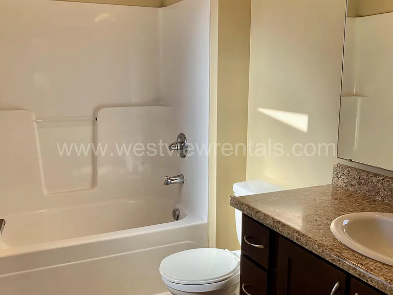 200 E Maple St — Photo 446